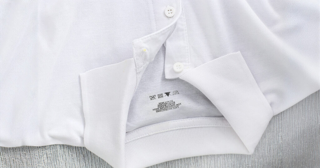 Cómo quitar etiquetas termoadhesivas de la ropa